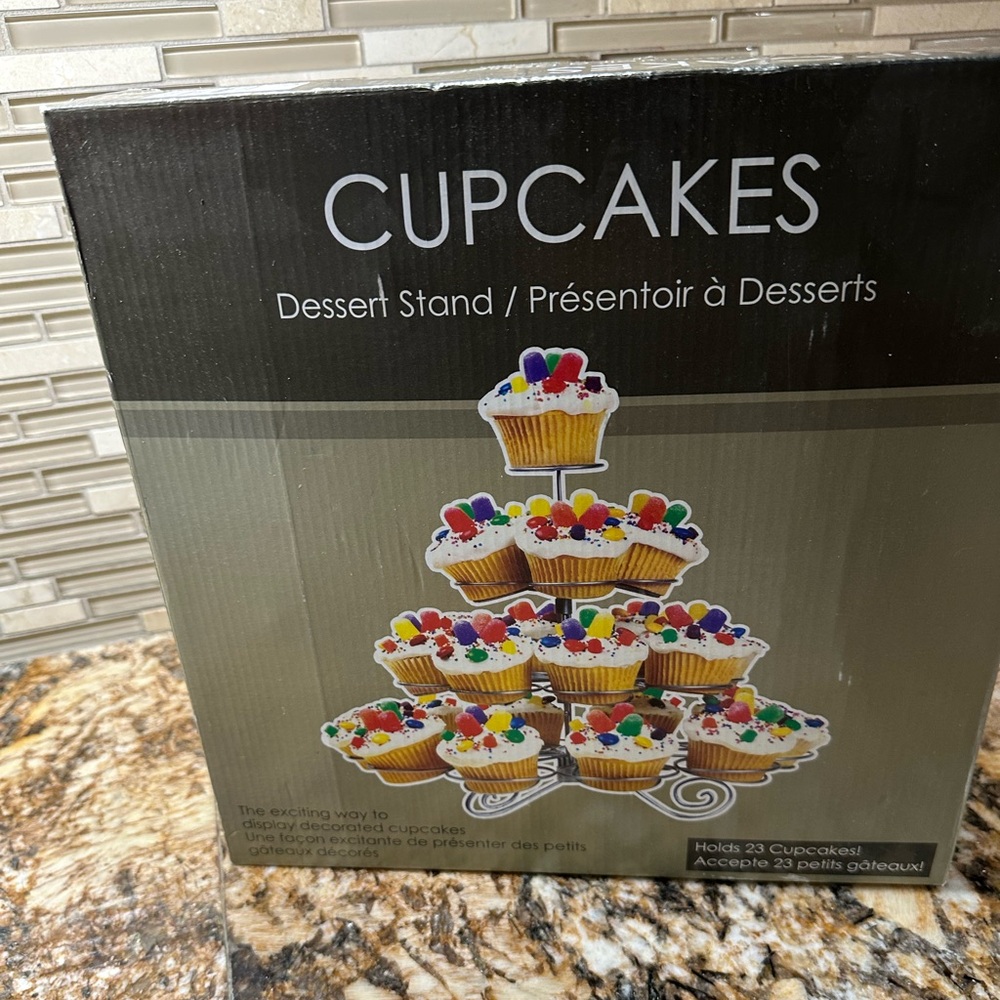 🧁Wilton Cupcakes 'N More Dessert Stand.